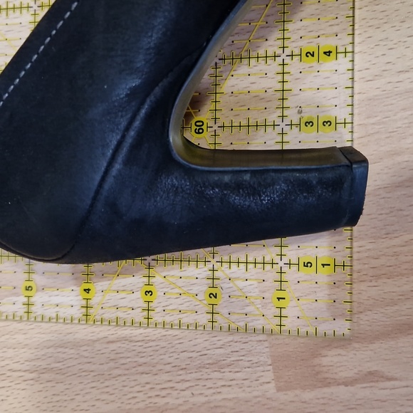 Black ECCO nubuck pumps with 3.5 inch heels - Picture 6 of 6